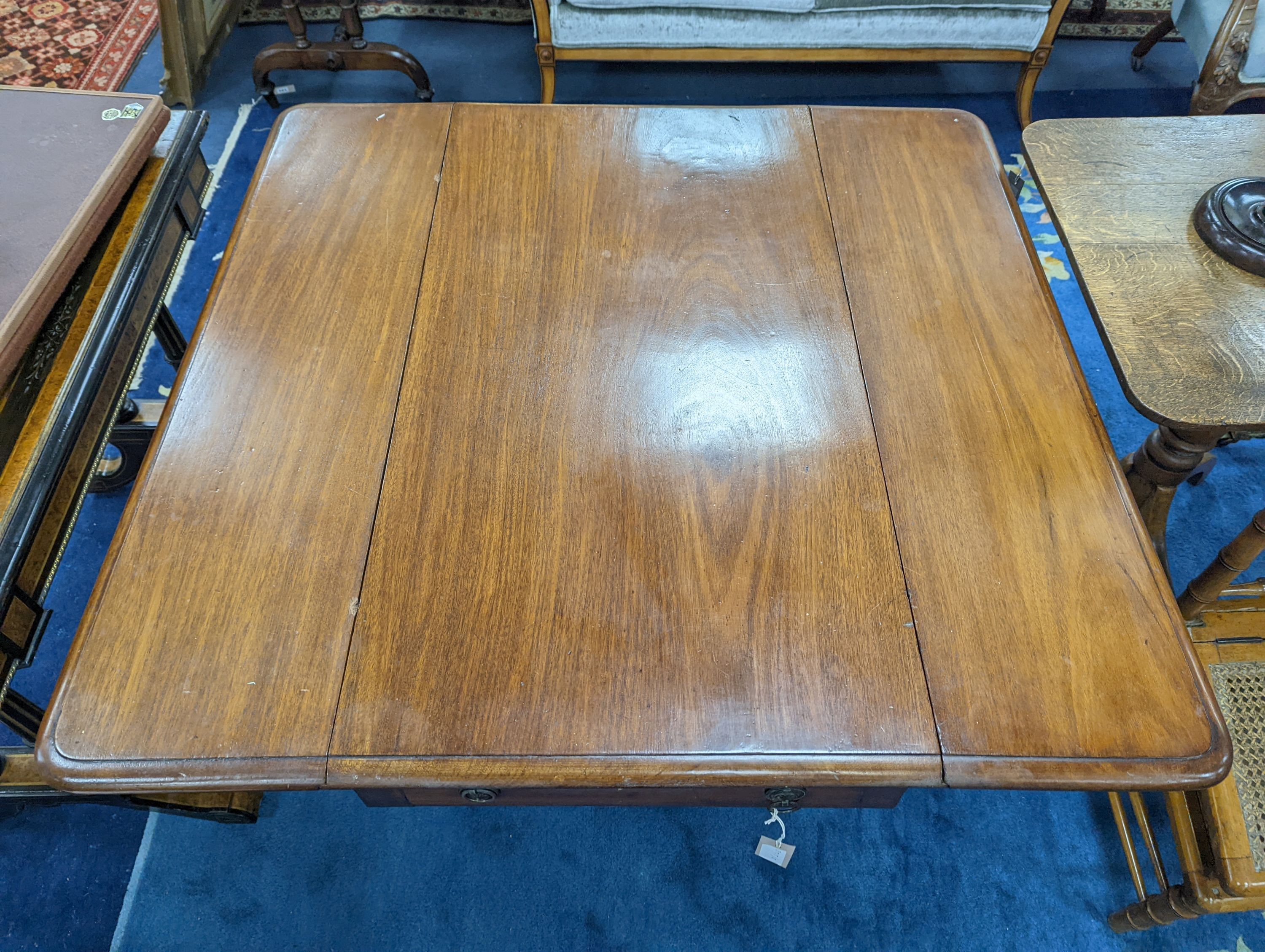 An early Victorian mahogany Pembroke breakfast table, 106cm extended, depth 103cm, height 72cm